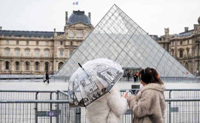 robo Louvre guardias