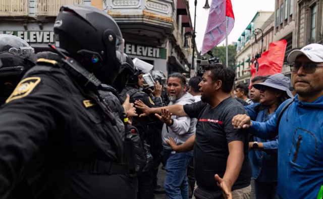 Padres Ayotzinapa CNTE