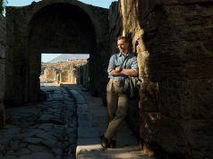Tom Hiddleston Reaviva la Curiosidad por la Historia con Ambiciosa Miniserie de National Geographic Tom Hiddleston miniserie historia