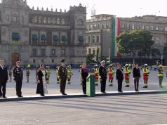 Sheinbaum Pardo Encabeza Solemne Izamiento de Bandera por Víctimas de Sismos de 1985 y 2017; Hacen Llamado a Simulacro Nacional Sheinbaum izamiento simulacro
